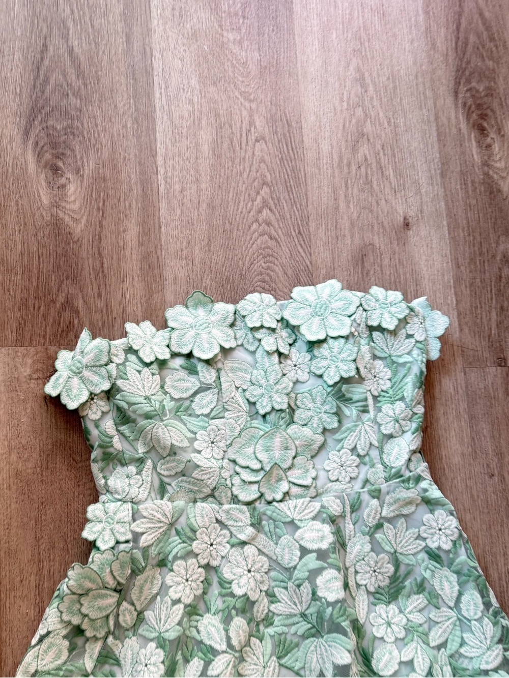 elliatt roseate green 3d floral lace applique strapless tiered maxi dress large - Picture 10 of 14